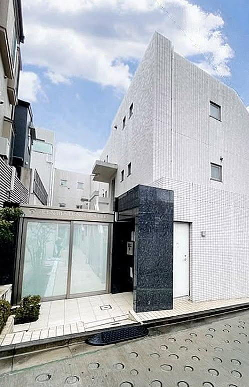 2LDK apartment in Shibuya Ward, Tokyo - Photo 1