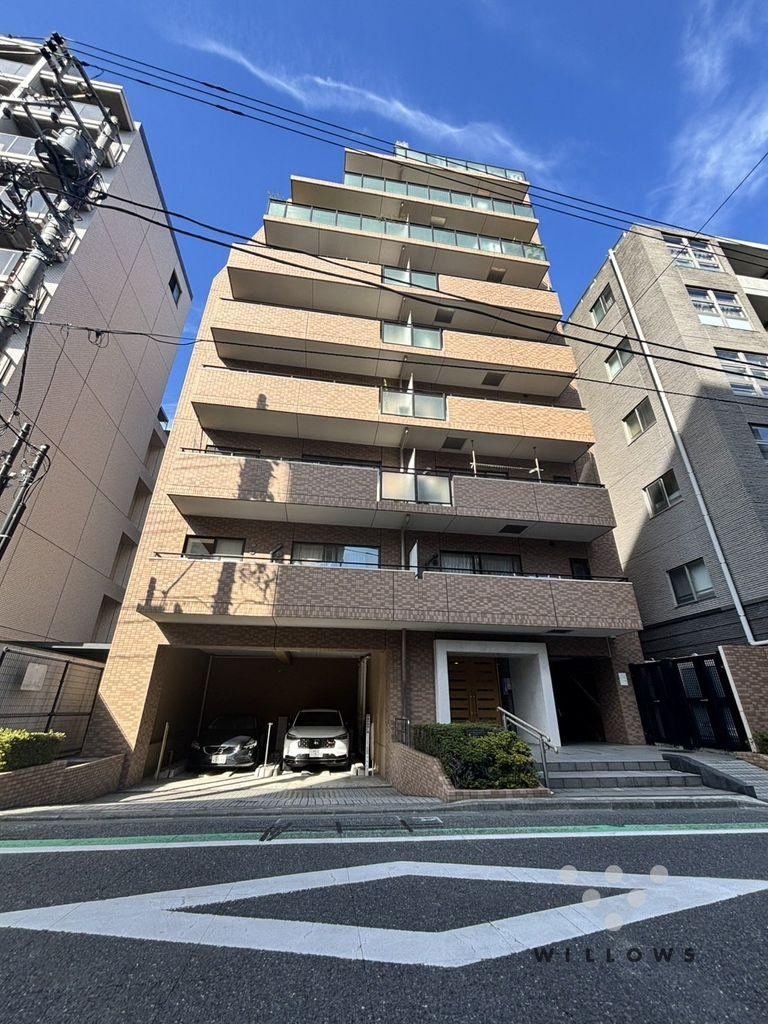 2LDK+S apartment in Shinjuku Ward, Tokyo - Photo 1