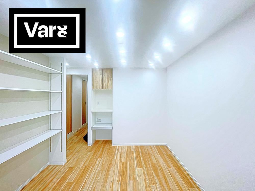 2LDK apartment in Minato Ward, Tokyo - Photo 1