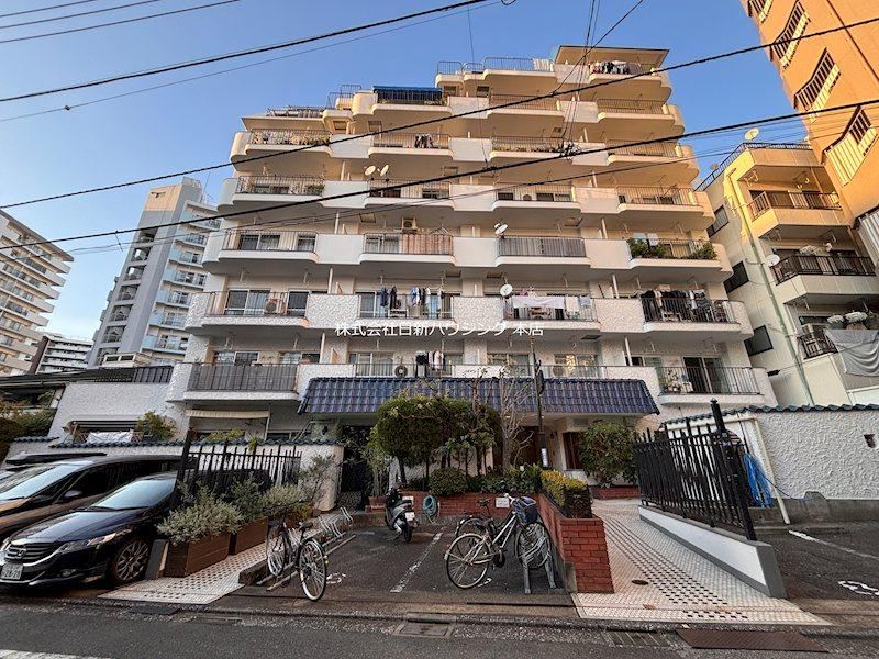 3LDK apartment in Shinjuku Ward, Tokyo - Photo 1