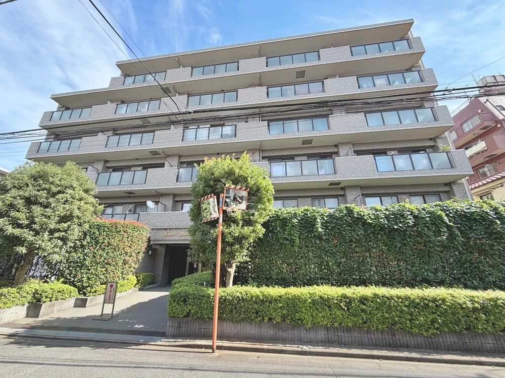 2LDK apartment in Shinjuku Ward, Tokyo - Photo 1