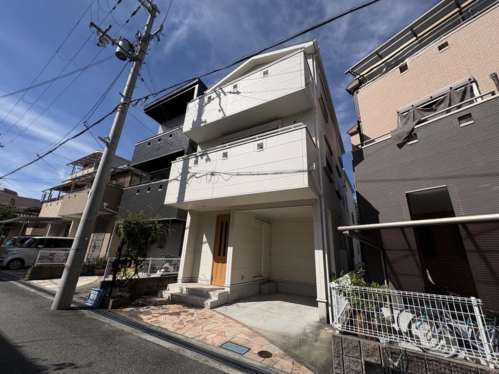 3LDK house in Toyonaka, Osaka - Photo 1