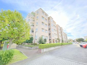 4LDK apartment in Nishi Ward