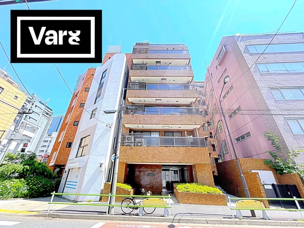 3LDK apartment in Minato Ward, Tokyo - Photo 1