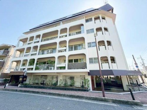 3LDK apartment in Toyonaka, Osaka - Photo 1