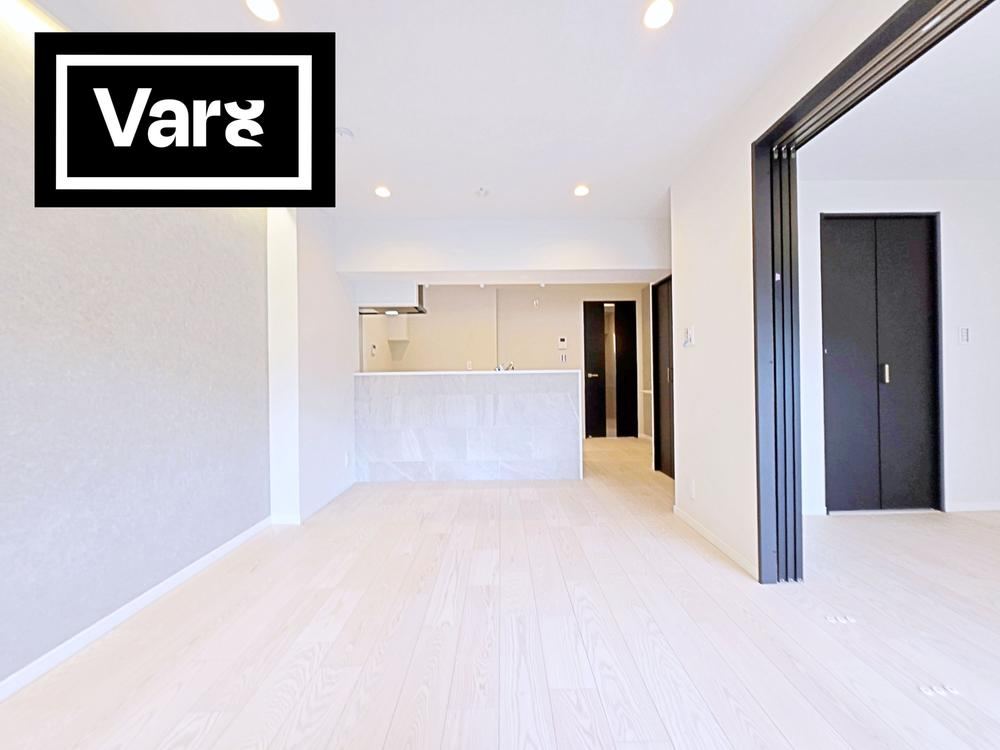 2LDK apartment in Minato Ward, Tokyo - Photo 1