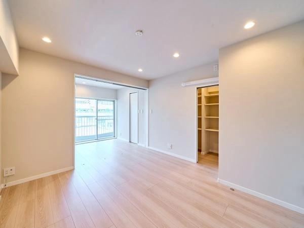 1LDK apartment in Minato Ward, Tokyo - Photo 1