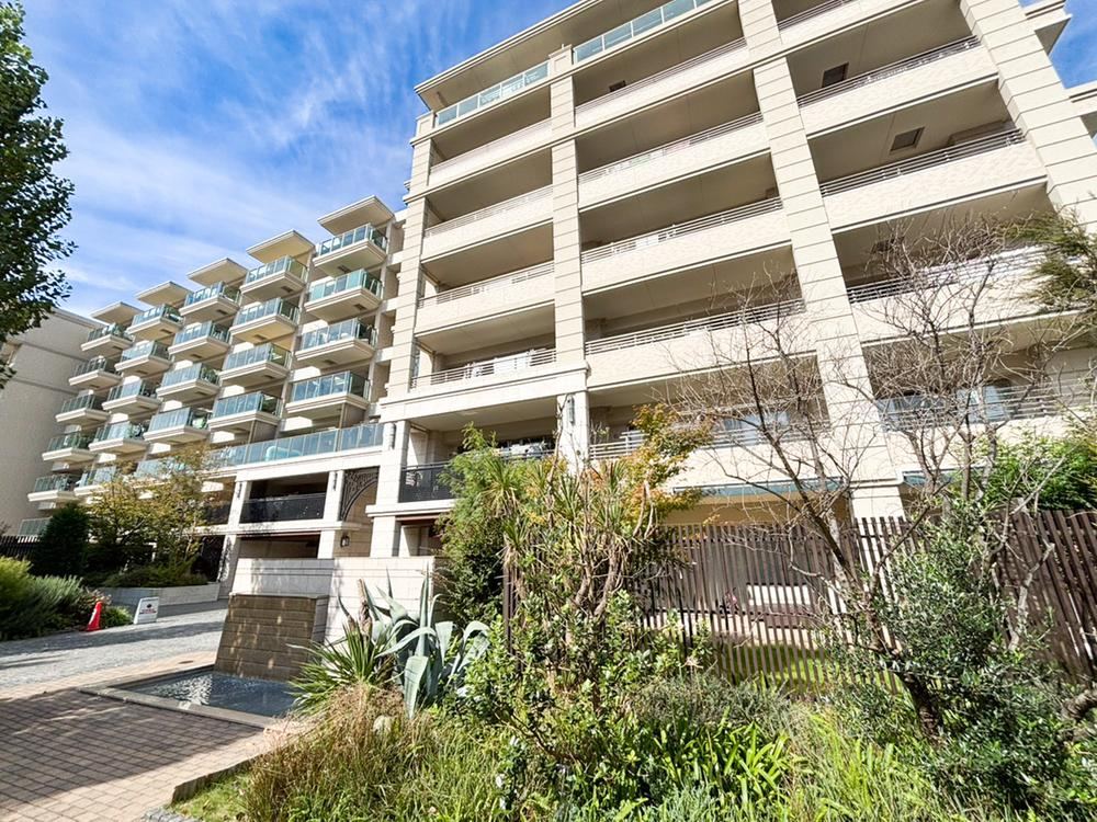 3LDK apartment in Isogo Ward, Yokohama, Kanagawa - Photo 1