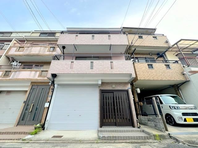 4LDK house in Neyagawa, Osaka - Photo 1