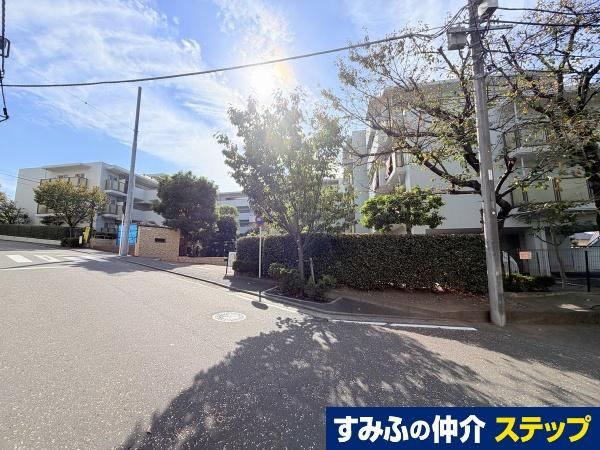 3LDK apartment in Konan Ward, Yokohama, Kanagawa - Photo 1