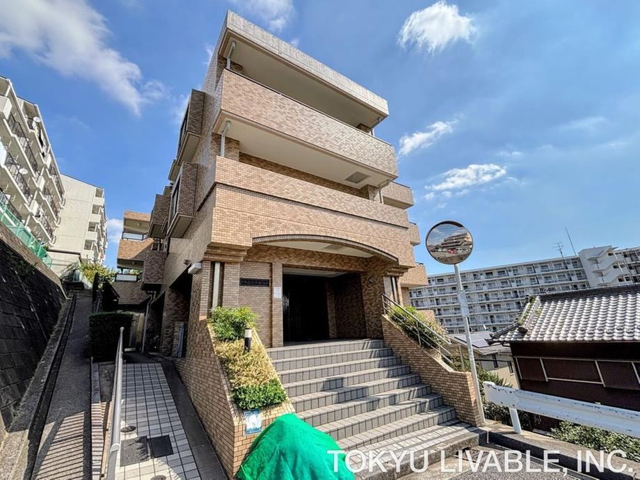 3LDK apartment in Totsuka Ward, Yokohama, Kanagawa - Photo 1