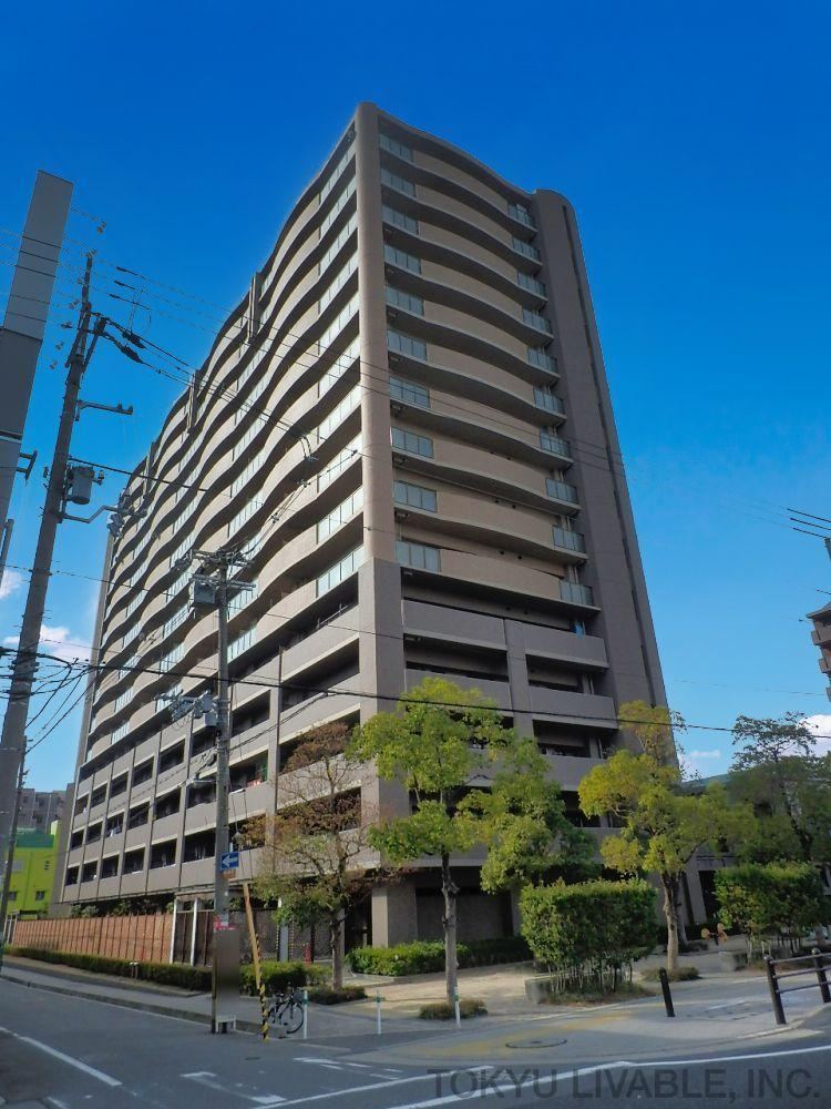 3LDK apartment in Nishiyodogawa Ward, Osaka - Photo 1