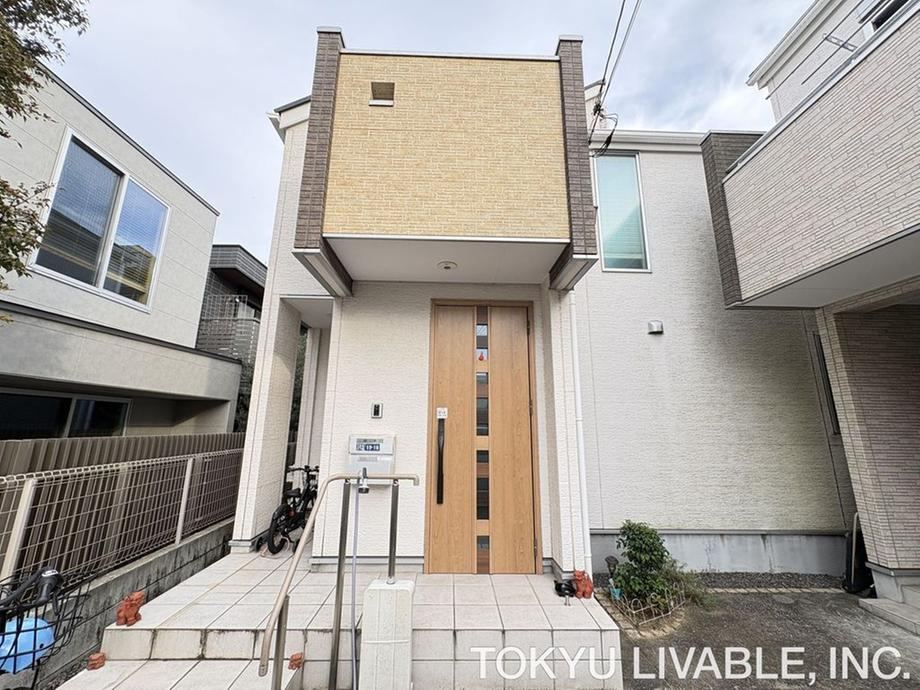 3LDK+S house in Shinjuku Ward, Tokyo - Photo 1