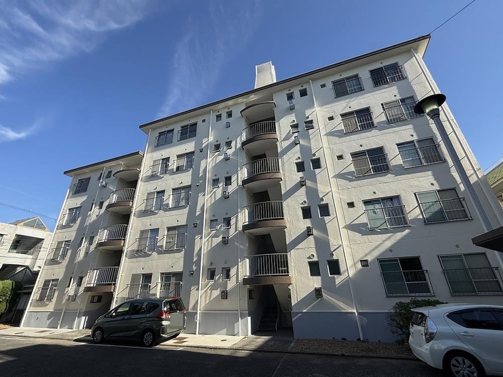 3LDK apartment in Suita, Osaka - Photo 1