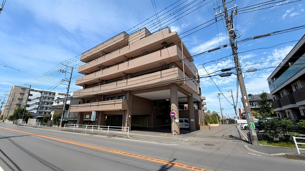 3LDK apartment in Chigasaki, Kanagawa - Photo 1
