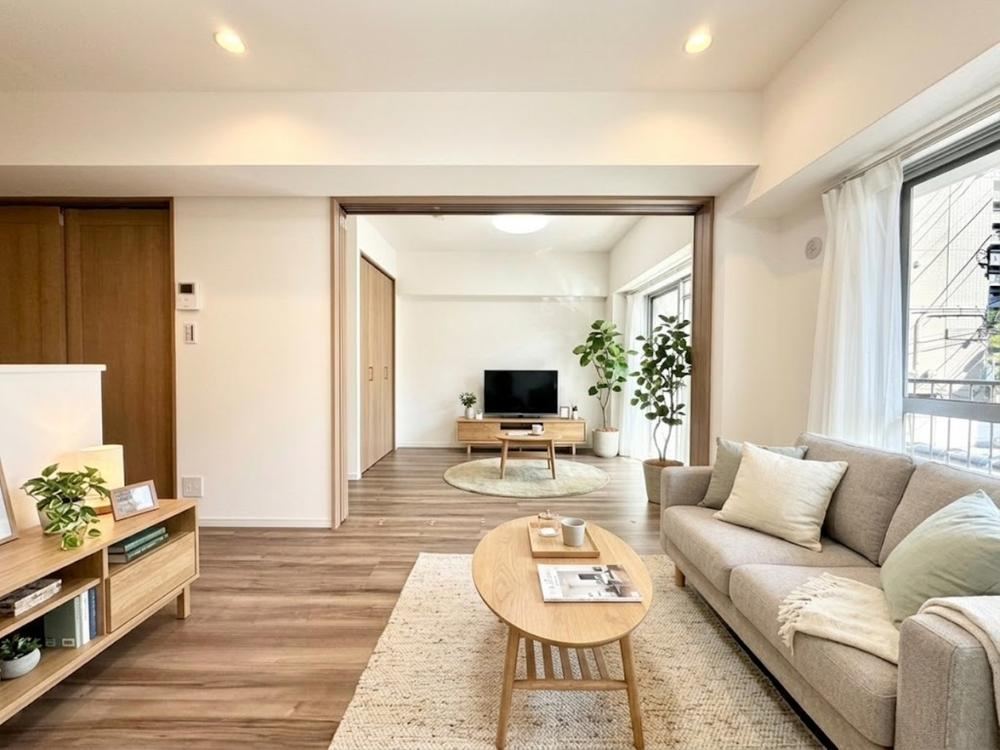 3LDK apartment in Shinjuku Ward, Tokyo - Photo 1