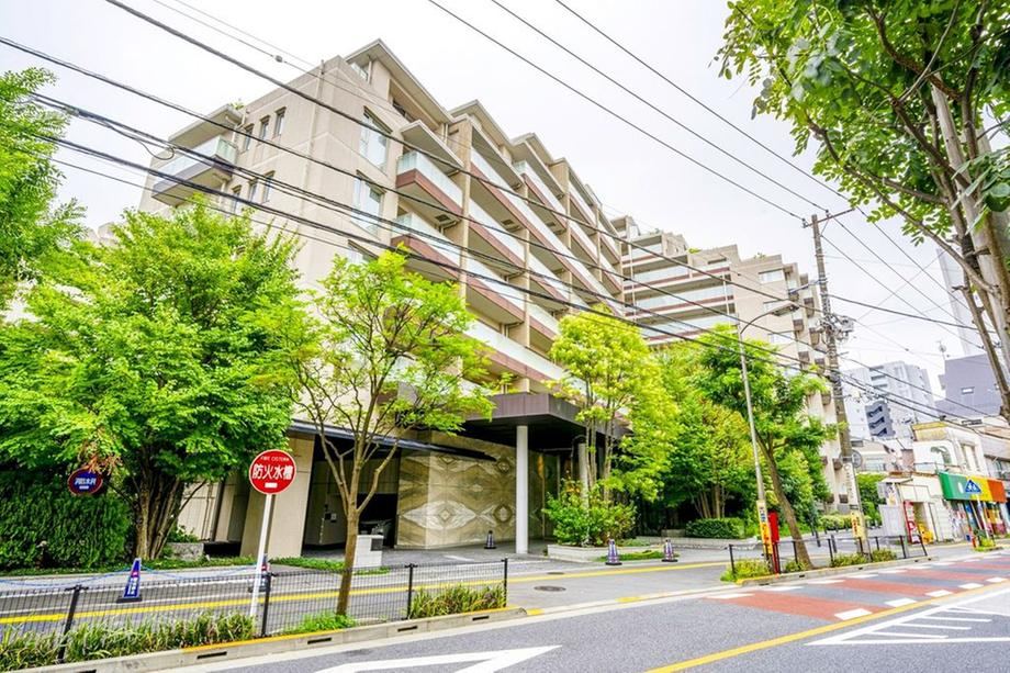 3LDK apartment in Shinagawa Ward, Tokyo - Photo 1