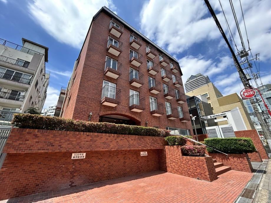 1LDK+S apartment in Minato Ward, Tokyo - Photo 1
