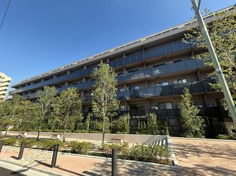 5LDK+S apartment in Shinagawa Ward