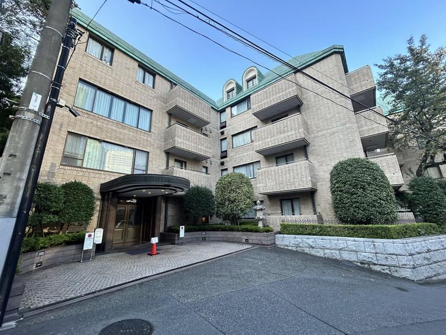 3LDK apartment in Minato Ward, Tokyo - Photo 1