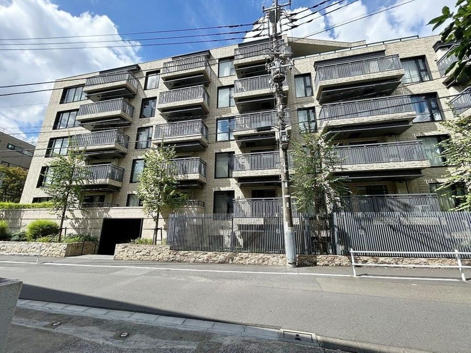 1LDK apartment in Shibuya Ward, Tokyo - Photo 1