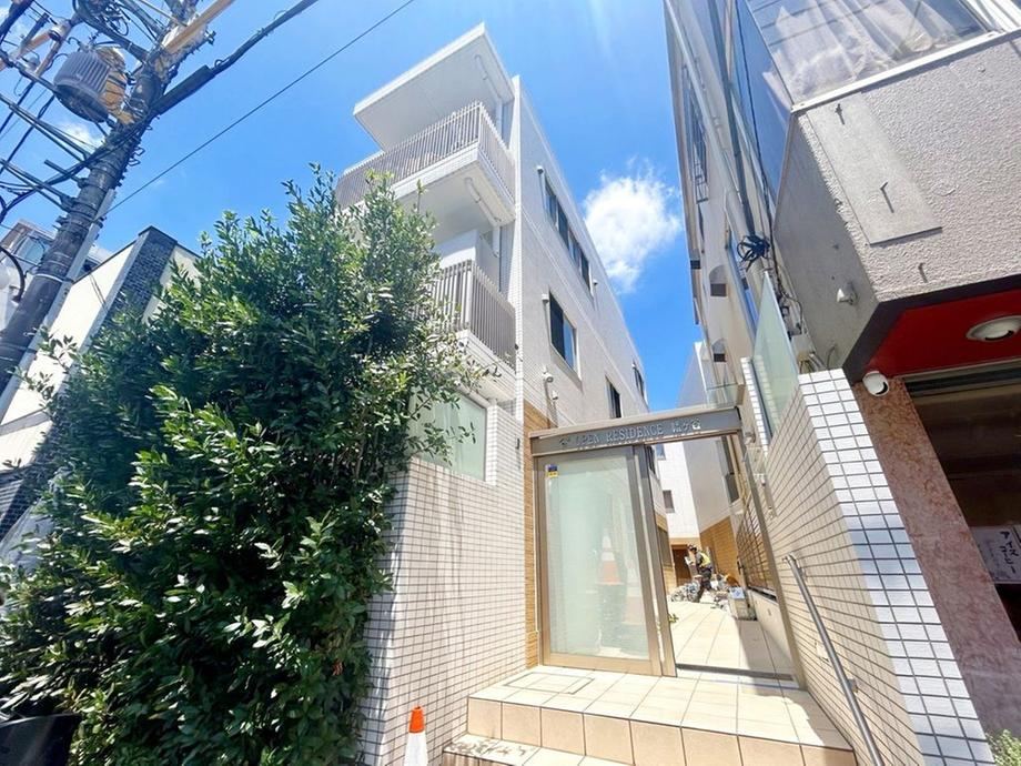 2LDK apartment in Shibuya Ward, Tokyo - Photo 1