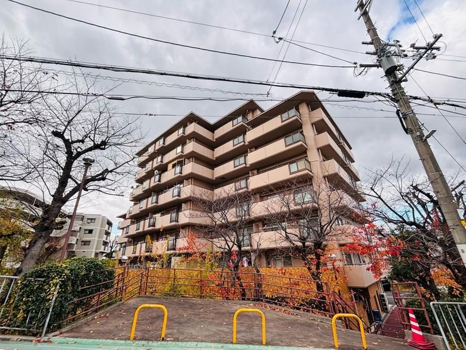 3LDK apartment in Suita, Osaka - Photo 1