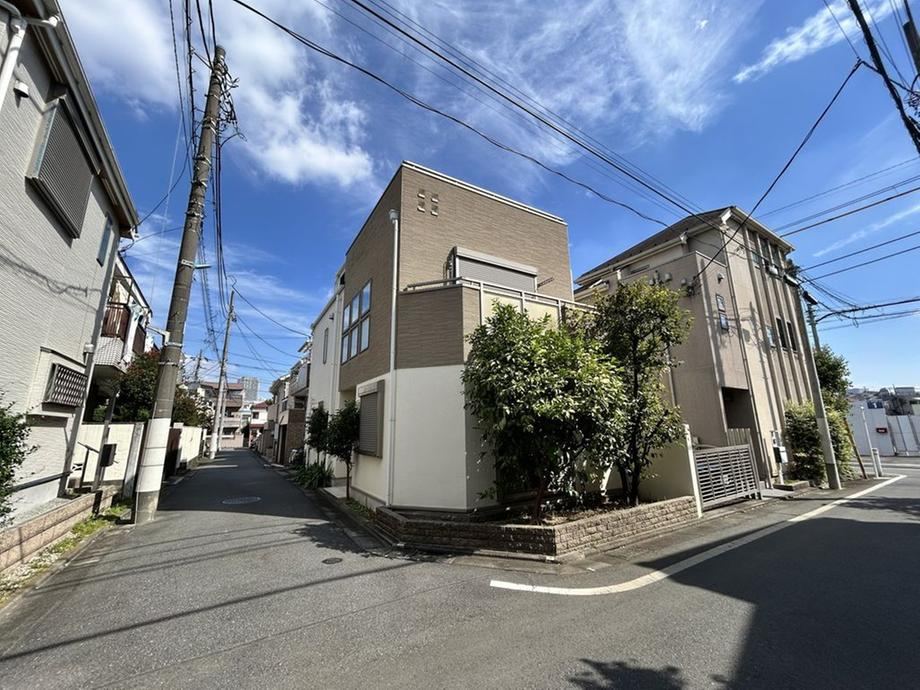 3LDK house in Meguro Ward, Tokyo - Photo 1