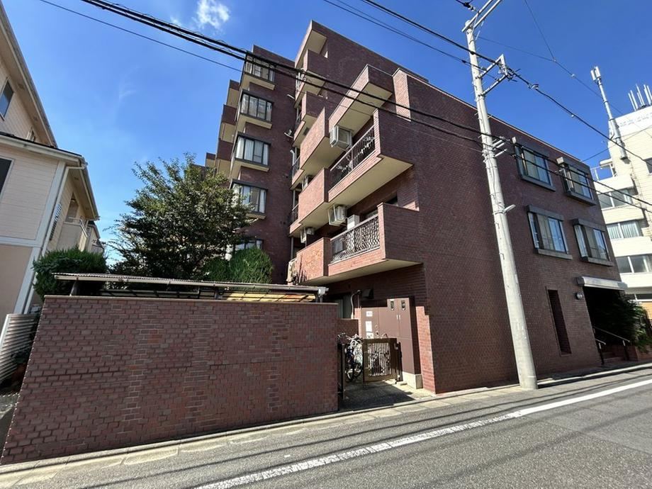 2LDK apartment in Meguro Ward, Tokyo - Photo 1