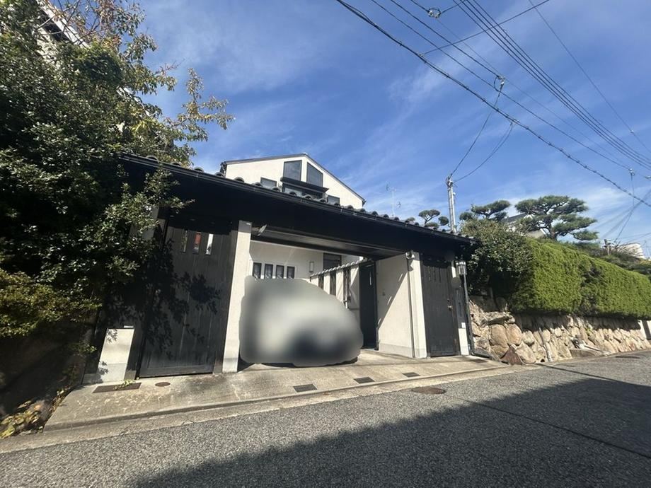 4LDK house in Higashinada Ward, Kobe, Hyogo - Photo 1
