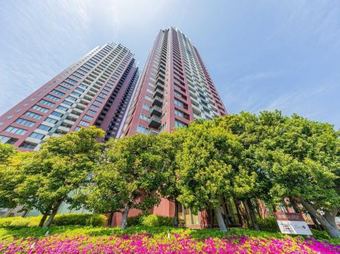 2LDK+S apartment in Minato Ward