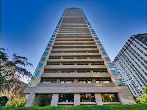 2LDK apartment in Minato Ward, Tokyo - Photo 1