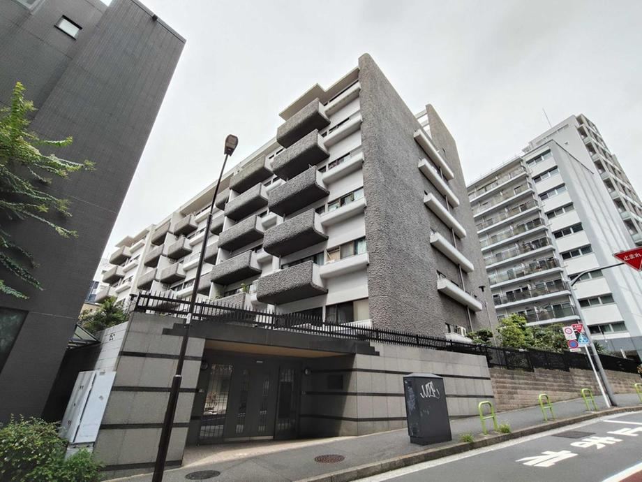 3LDK apartment in Minato Ward, Tokyo - Photo 1