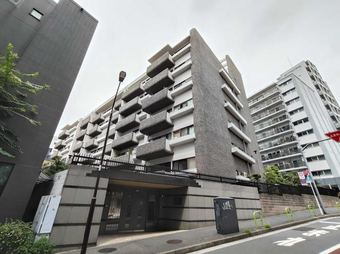 3LDK apartment in Minato Ward