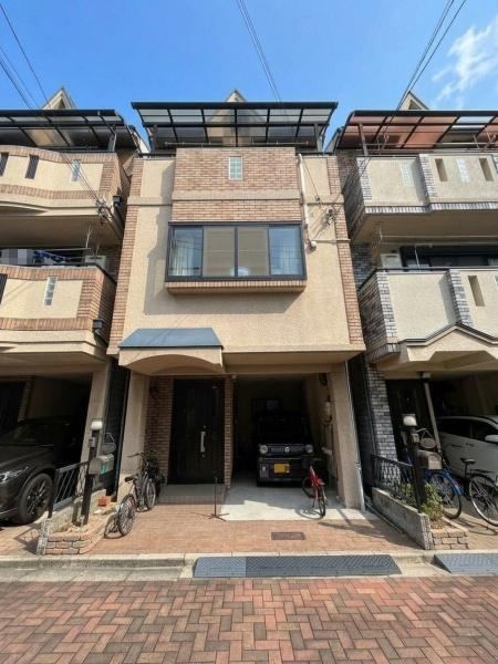 4LDK house in Hirano Ward, Osaka - Photo 1