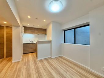 2LDK+S apartment in Toshima Ward