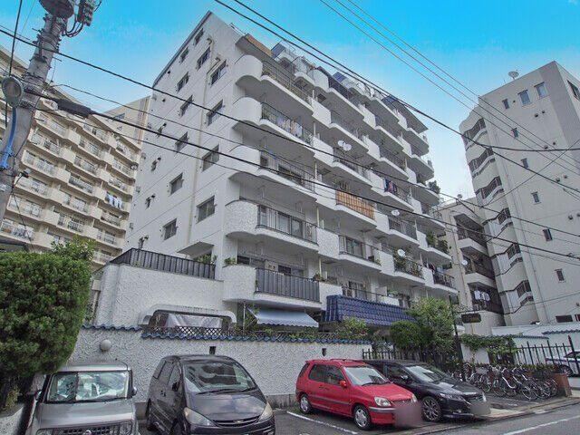 3LDK apartment in Shinjuku Ward, Tokyo - Photo 1