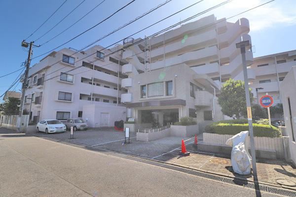 4LDK apartment in Matsudo, Chiba - Photo 1