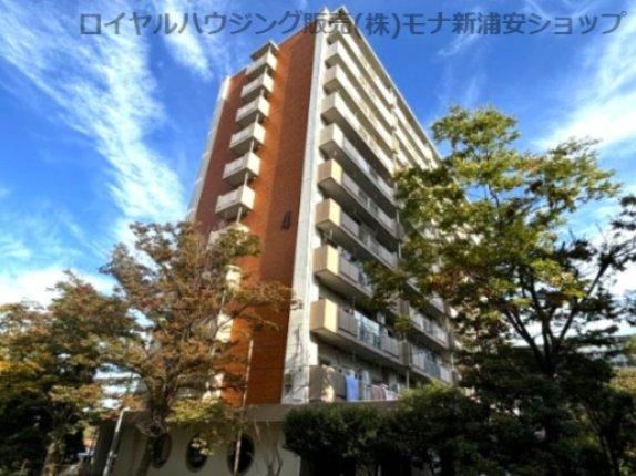 4LDK apartment in Urayasu, Chiba - Photo 1