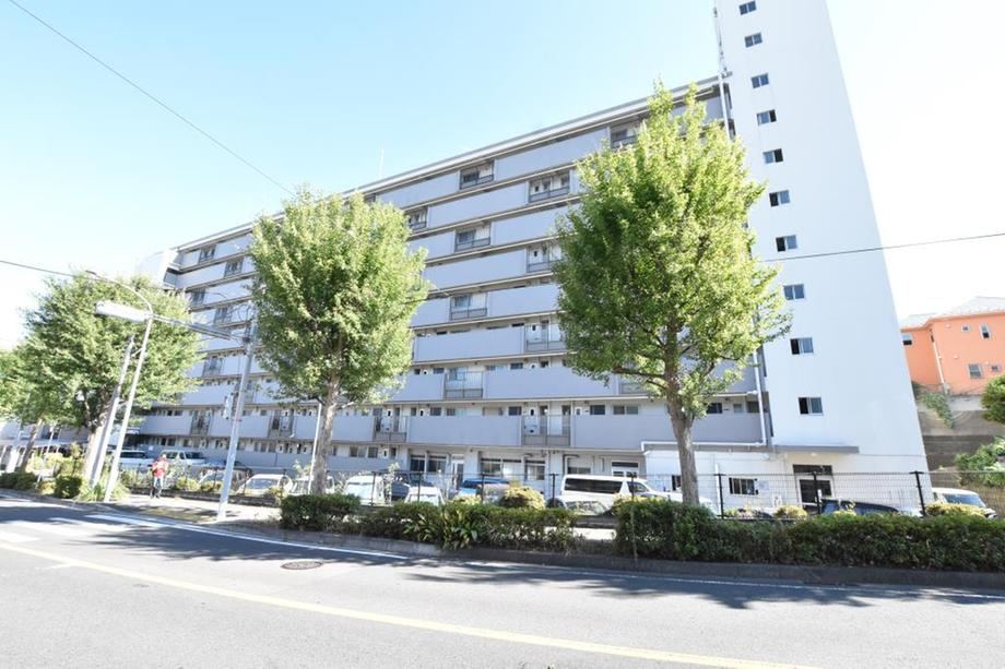 2LDK apartment in Asahi Ward, Yokohama, Kanagawa - Photo 1