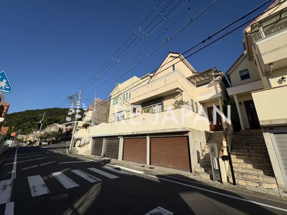 4LDK house in Higashiosaka, Osaka - Photo 1