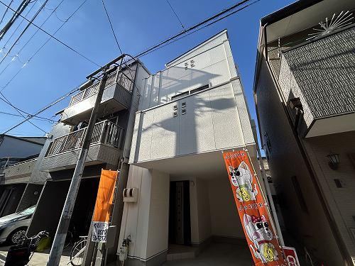 4LDK house in Minato Ward, Osaka - Photo 1