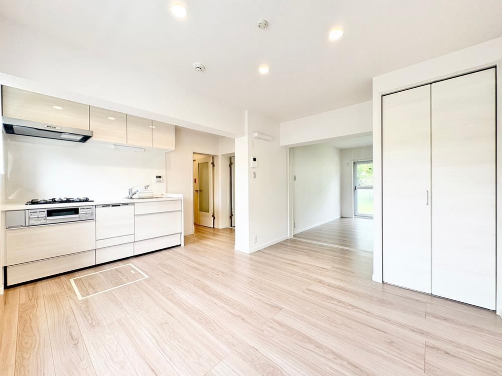 2LDK apartment in Isogo Ward, Yokohama, Kanagawa - Photo 1