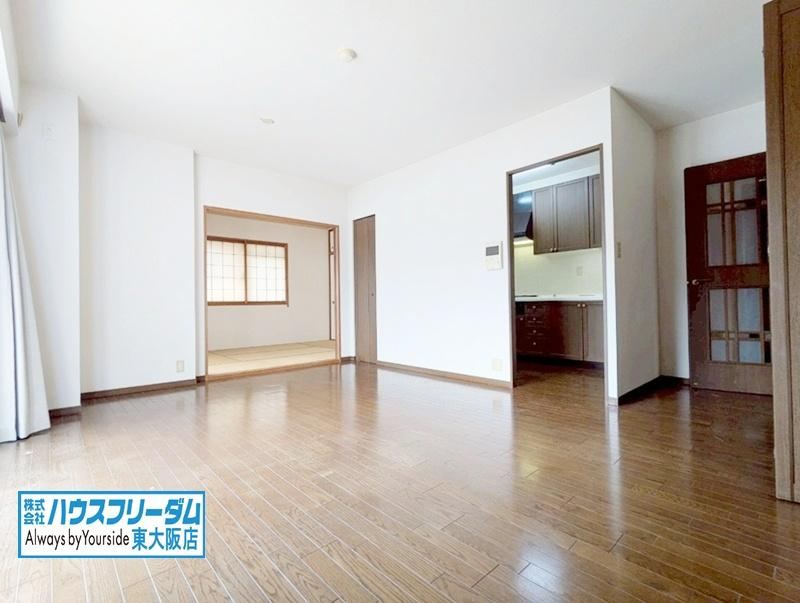 2LDK apartment in Higashiosaka, Osaka - Photo 1