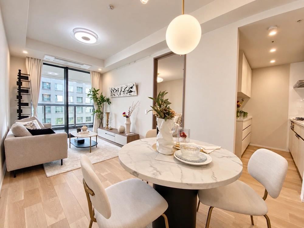 2LDK+S apartment in Minato Ward, Tokyo - Photo 1