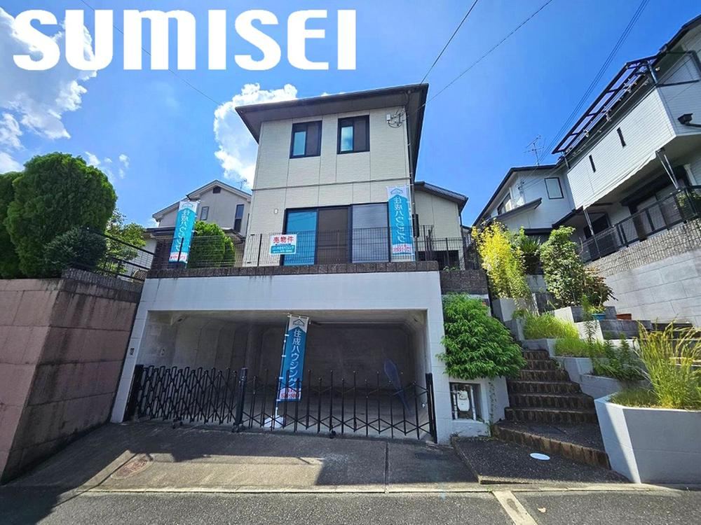 5LDK+2S house in Takatsuki, Osaka - Photo 1