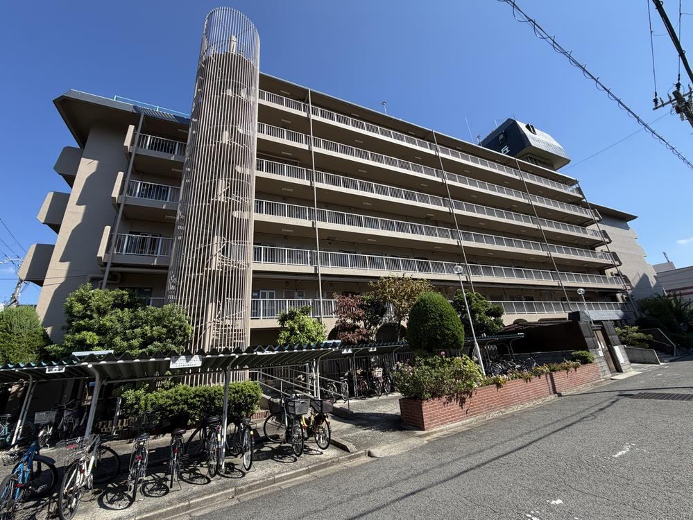 2LDK apartment in Suita, Osaka - Photo 1