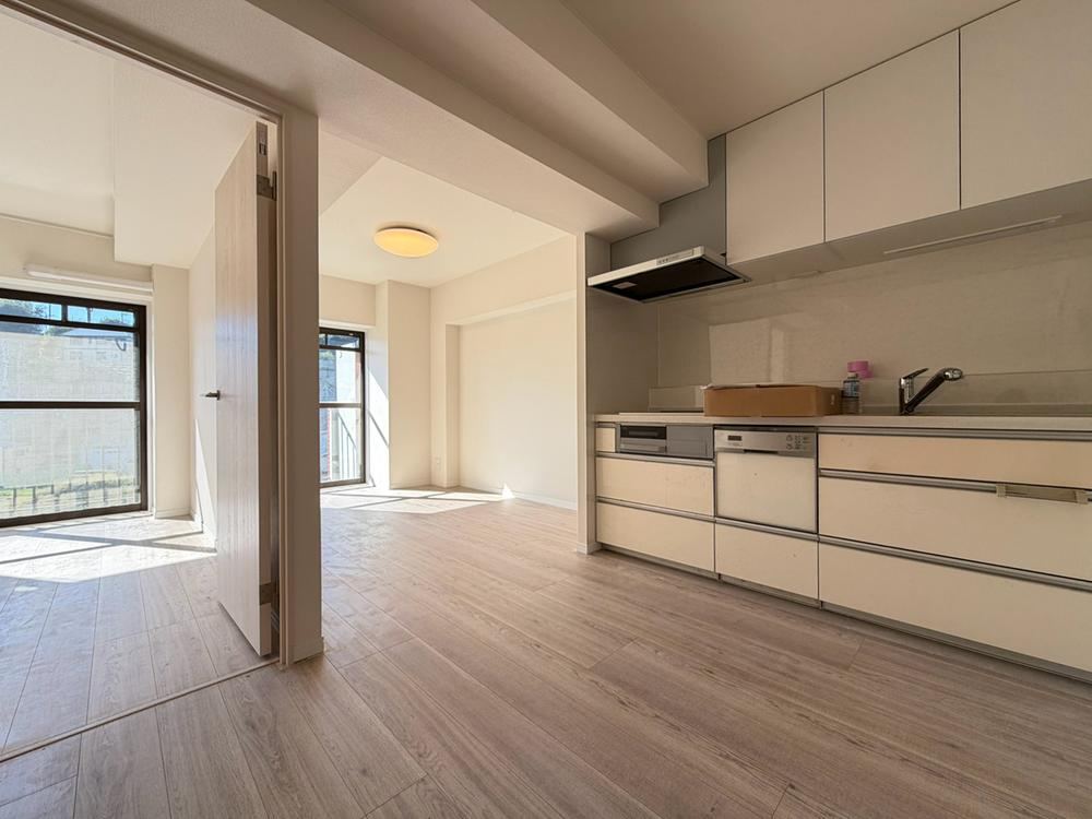 2LDK apartment in Konan Ward, Yokohama, Kanagawa - Photo 1