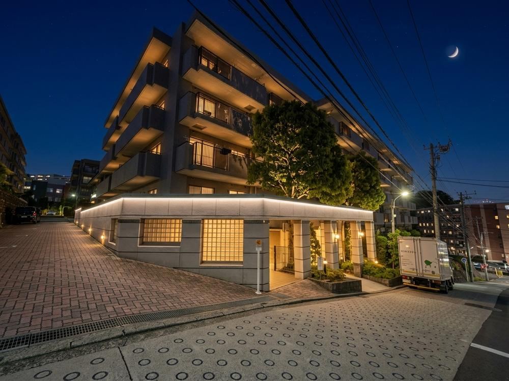 3LDK apartment in Konan Ward, Yokohama, Kanagawa - Photo 1