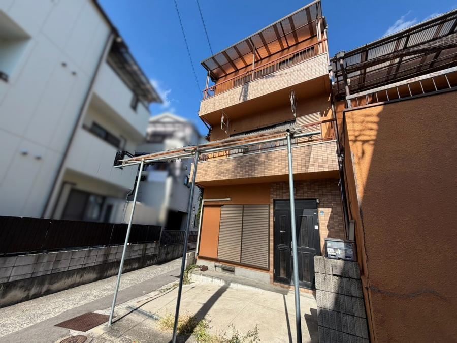4LDK house in Neyagawa, Osaka - Photo 1